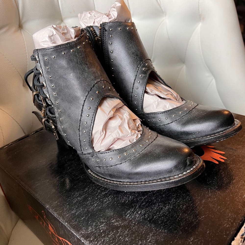 NWB Freebird By Steven Black Desert Size 7